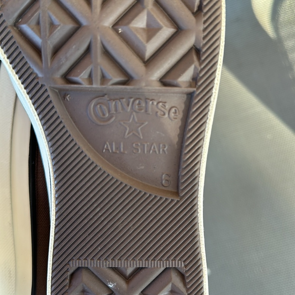 NWT brown chuck 70s. Comes with box - Picture 7 of 7